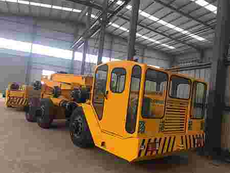 新型全封闭运梁车